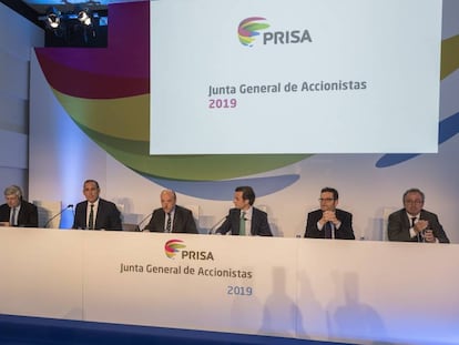De izquierda a derecha, Dominique D'Hinnin, Manuel Mirat, Javier Monzón, Xavier Pujol, Joseph Oughourlian y Manuel Polanco, durante la Junta General de Accionistas de PRISA.