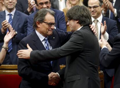 Artur Mas i Carles Puigdemont en el ple d'investidura al Parlament.