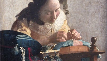 'La encajera (De Kantwerkster)', de Johannes Vermeer, expuesta en el Louvre de París.