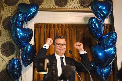 El líder de la Coalición Nacional, Petteri Orpo, celebra los resultados electoralesde la formación, el pasado domingo en Helsinki.