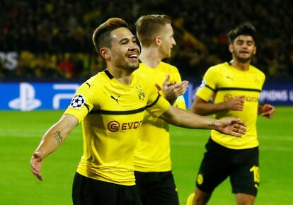 El jugador del Borussia, Raphael Guerreiro, celebra el segundo gol de su equipo.