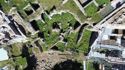 El área conocida como Ínsula Meridionalis en el yacimiento de Pompeya, donde se han hallado restos de una nueva ocupación humana, después de la erupción del Vesubio, en una imagen facilitada por el Parque Arqueológico de Pompeya.