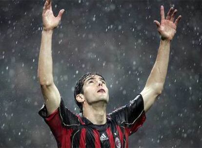 Kaká, tras marcar el primer gol del Milan al Manchester en San Siro.