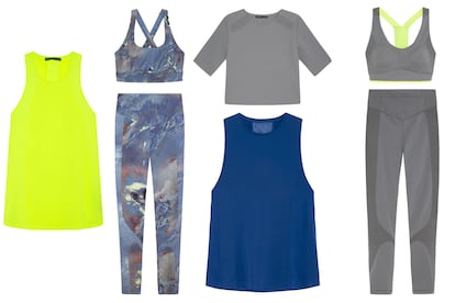 Camiseta tirantes flúor (15,99 €), sujetador deportivo print (25,99 €), leggings compression tapes print (35,99 €), camiseta crop compresión localizada (29,99 €), camiseta tirantes Sanitized® Odoractiv (17,99 €), sujetador deportivo compression tapes (25,99 €), leggings compression tapes gris (35,99 €). Todo de Oysho_Sport.