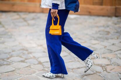 El diminuto bolso de Jacquemus arrasa en ventas.