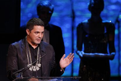 Alejandro Sanz, tras recibir el premio.