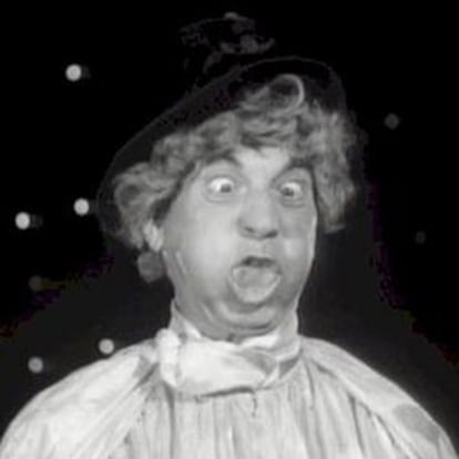 Lengua enrollada, mofletes inflados y ojos bizcos. La mueca 'gookie' fue una de los rasgos característicos de las interpretaciones de Harpo Marx.