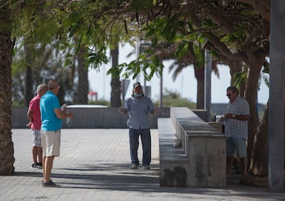 Un grupo de mayores el sábado en San Sebastián de La Gomera.