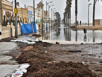 La playa de la Patacona (Valencia) completamente inundada tras el paso de la borrasca Gloria.