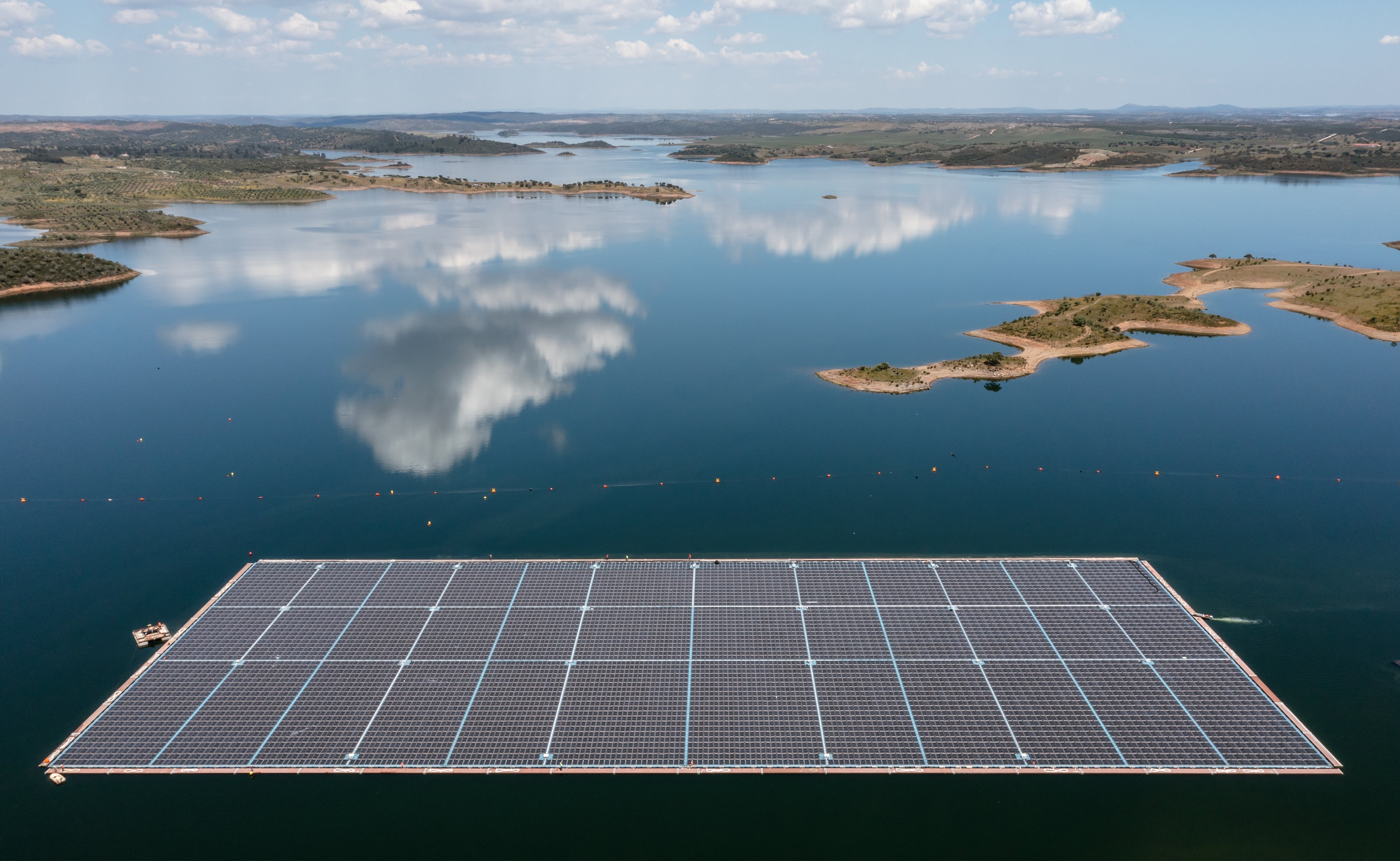 La solar flotante echa a andar en España con un máximo de ocupación del 15% por embalse