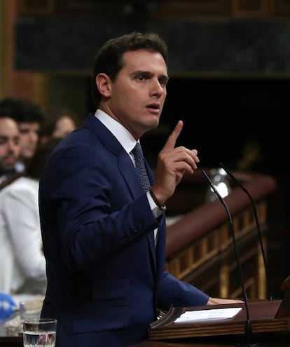 El líder de Ciudadanos, Albert Rivera, durante su intervención en la sesión de investidura de Pedro Sánchez.