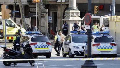 Al menos dos personas han muerto y 20 han resultado heridas en el atropello masivo de Barcelona.