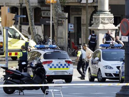Al menos dos personas han muerto y 20 han resultado heridas en el atropello masivo de Barcelona.