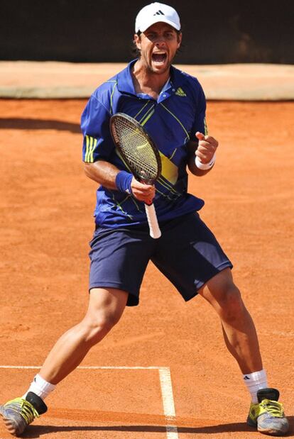 Fernando Verdasco celebra su victoria sobre Novak Djokovic en los cuartos de final de Roma.