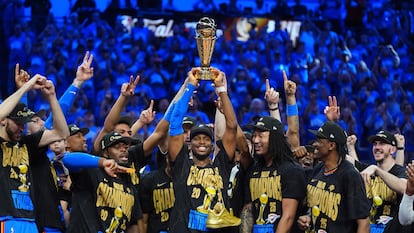 El equipo de Oklahoma City Thunder celebra el título de la NBA.