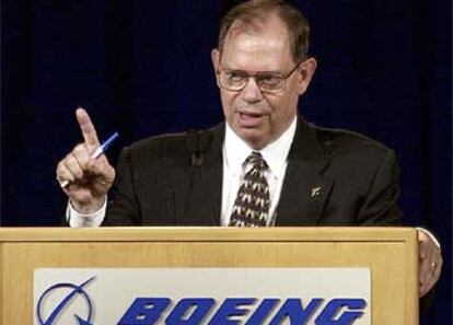 Phil Condit, en abril de 2002 durante la asamblea anual de Boeing.
/ AP