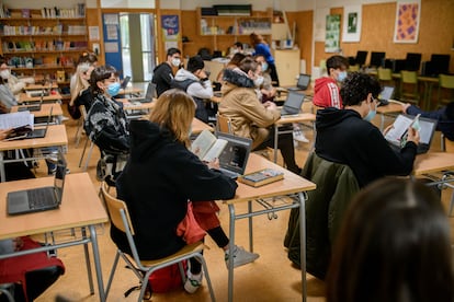 Clase de literatura en el instituto público Serpis, en Valencia, el pasado jueves.