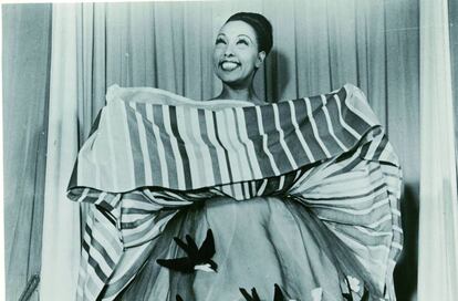Postal antigua. Josephine Baker. Paris, década de 1960. De la colección privada de la Fundación Alexandre Vassiliev.