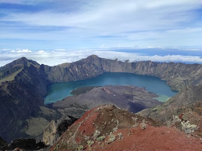 Cráter del volcán Tambora, en Indonesia, cuya erupción provocó que en 1816 no hubiese verano en Europa.