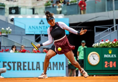 Naomi Osaka, este jueves en el estadio Manolo Santana durante su partido contra la rusa Liudmila Samsonova en el Mutua Madrid Open.