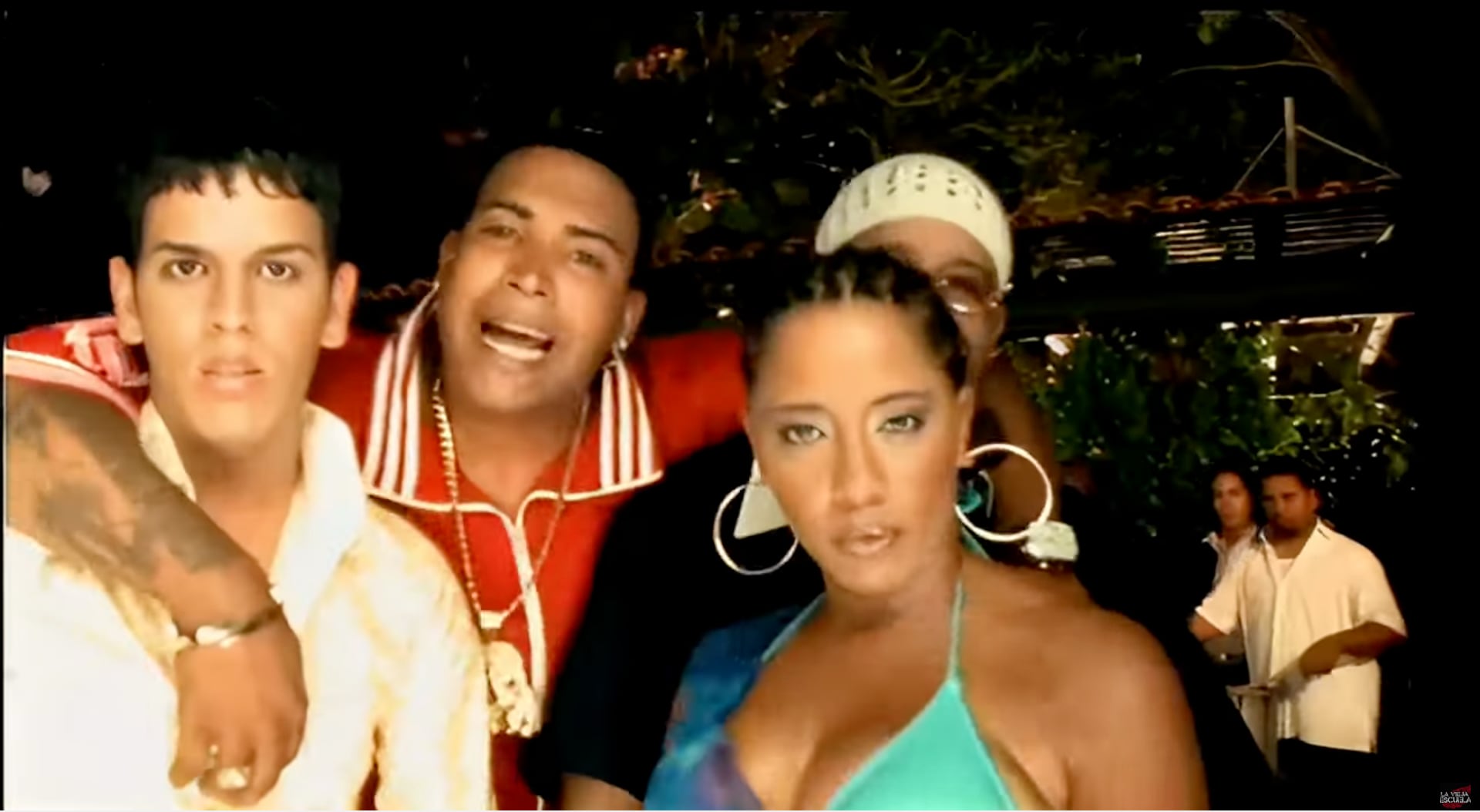 Glory junto a Héctor, Tito y Don Omar en un fotograma del vídeo para la canción 'Morena'.