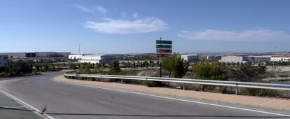 En el fondo las naves de Dhul, en el parque empresarial Nuevo Jaén, aún sin acabar.