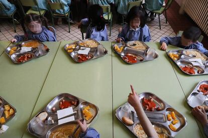 Alumnos de educaci&oacute;n infantil, en el comedor.