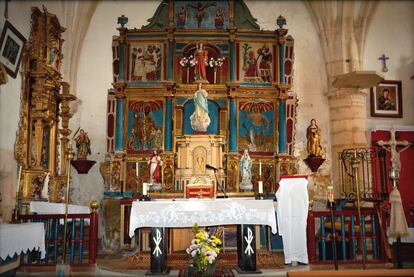 El retablo del siglo XVI de la iglesia de Santa Eufemia que los vecinos quieren salvar de las termitas y humedad.