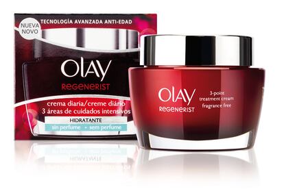 Nada menos que 60 años cumple firma de belleza Olay en este 2012. Para celebrarlo, ha lanzado una nueva versión de su famosa Crema Roja de Regenerist formulada sin fragancia. Todo el poder antiedad de este producto superventas pero ideal para aquellas que prefieren la cosmética sin perfumes por decisión personal o por problemas de alergia. Cuesta 32,50 euros.