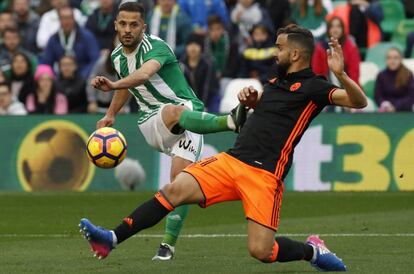 Durmisi y Montoya durante el partido.