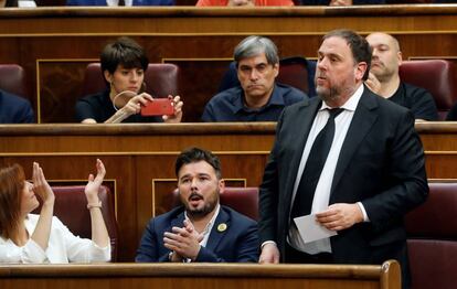 El líder de ERC, Oriol Junqueras, promete su cargo en el Congreso de los Diputados el pasado 21 de mayo.