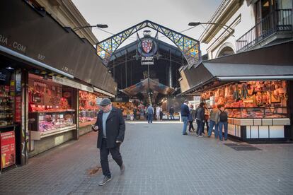 L'entrada al mercat del la Boqueria, sense gairebé ningú, aquest divendres al matí.