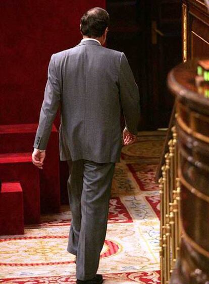 Mariano Rajoy abandona el hemiciclo.