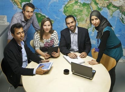 Los alumnos de IE Business School, de izquierda a derecha, Mayur Khaneja, Fabio Colella, Antonella Squadrito, Tareq Alangari y Zahra Saied.