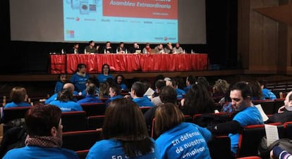 Asamblea de los trabajadores de Edesa, celebrada este martes en Basauri para votar la aceptación del ERE de extinción.