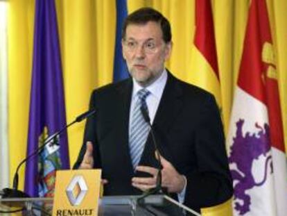 El presidente del Gobierno, Mariano Rajoy, ayer en su visita a la factoría de Renault de Palencia.