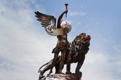 Monumento en la Plaza Italia, en Santiago de Chile.