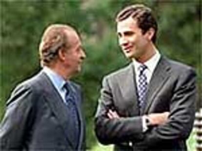 El rey Juan Carlos con el príncipe de Asturias, don Felipe