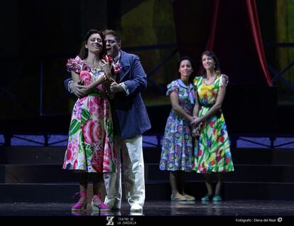 'Los gavilanes' en el Teatro de la Zarzuela. En primer plano la soprano Leonor Bonilla y el tenor Alejandro del Cerro.