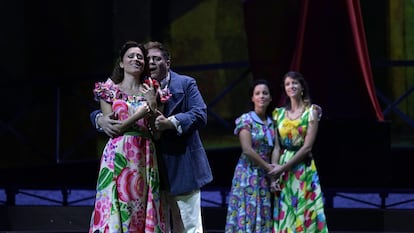 'Los gavilanes' en el Teatro de la Zarzuela. En primer plano la soprano Leonor Bonilla y el tenor Alejandro del Cerro.