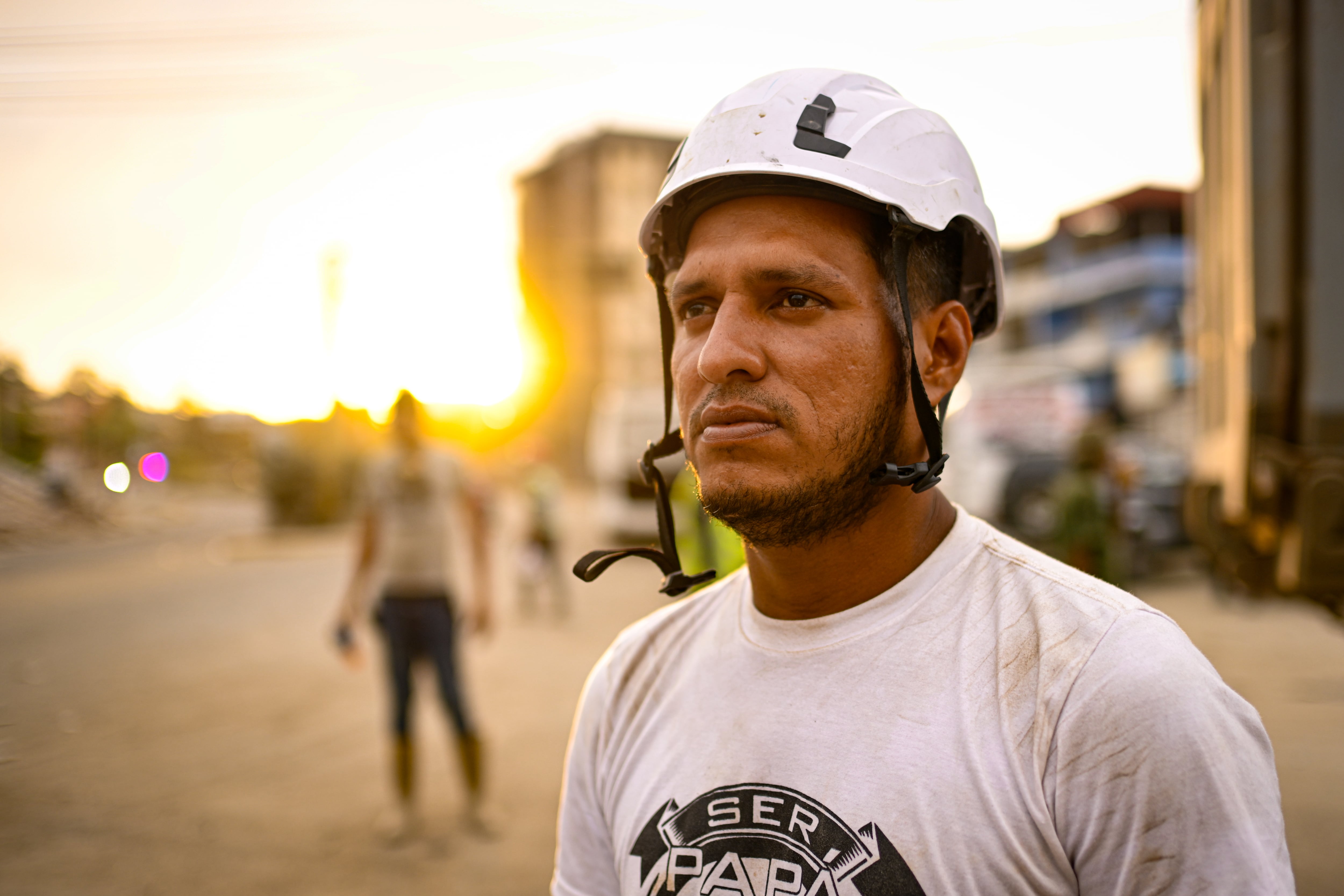 A un mes de los terremotos en Venezuela: “La gente no va a dejar a sus muertos ahí”