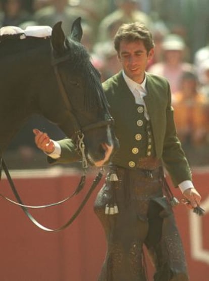 El rejoneador Pablo Hermoso de Mendoza con 'Cagancho' en 2002.