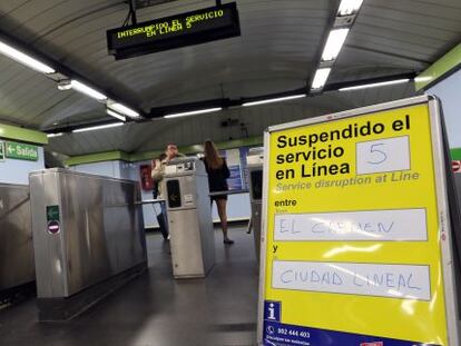 La estaci&oacute;n del Metro de El Carmen este martes, cerrada por la aver&iacute;a. 