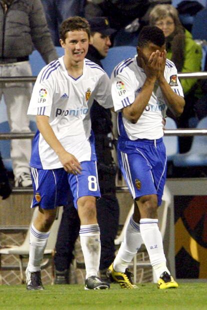 Uche, junto a Ander Herrera, llora tras su gol.