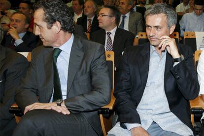 Jorge Valdano junto a José Mourinho.