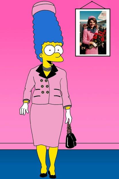 Marge Simpson, con el Chanel rosa que llevaba en el día que el presidente Kennedy fue asesinado en Dallas, en 1963.