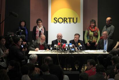 Los promotores de Sortu, durante su presentación el pasado 9 de febrero en Madrid.