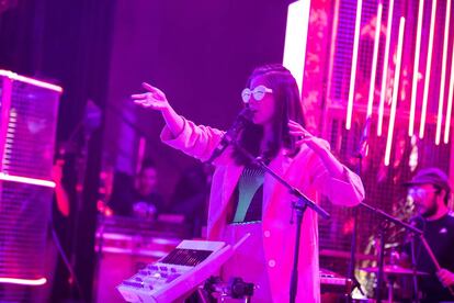 Javiera Mena, durante el concierto en la sala del teatro Barceló el pasado 22 de octubre.