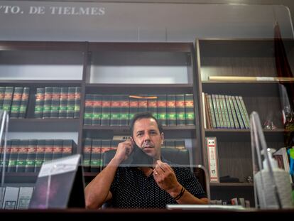 Miguel Angel Barbero, alcalde de Tielmes, el miércoles 26 de agosto en su despacho.