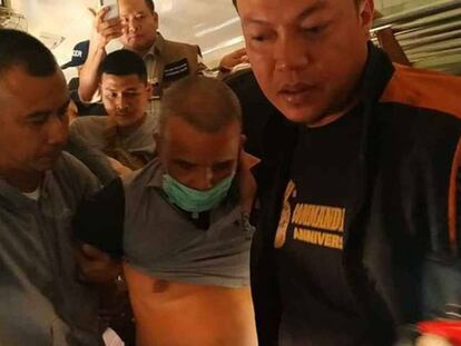 Momento del arresto del asesino múltiple Somkid Phumphuang el pasado día 18 en Tailandia.